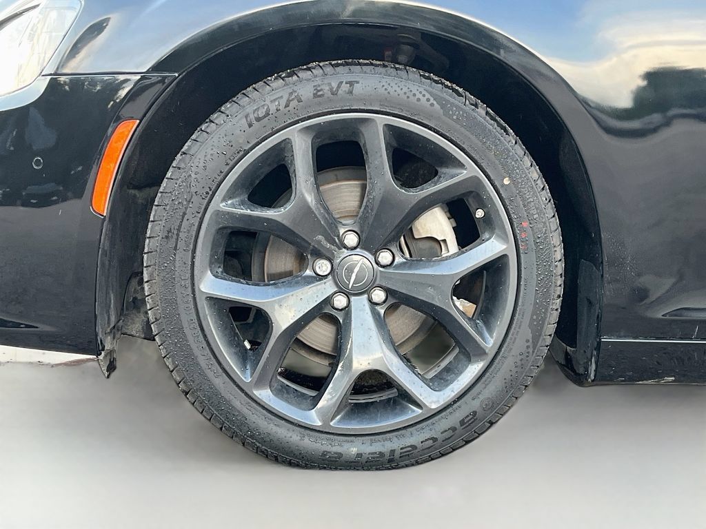 Used 2022 Chrysler 300 Touring L w/ Comfort Group RWD image 30