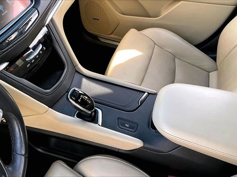 Used 2017 Cadillac XT5 Luxury w/ Driver Awareness Package image 18