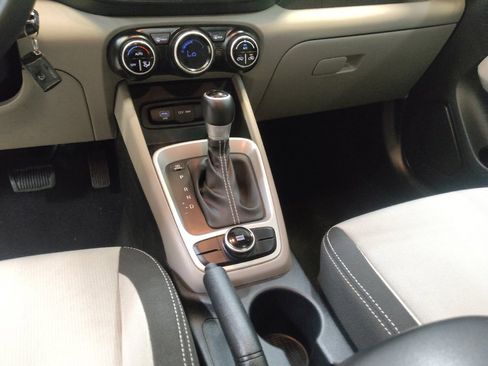 Used 2023 Hyundai Venue SEL FWD image 26