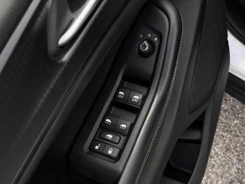 Used 2023 Jeep Grand Cherokee Altitude AWD/4WD image 15