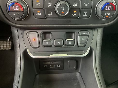 Used 2019 GMC Terrain SLT w/ Preferred Package FWD image 23