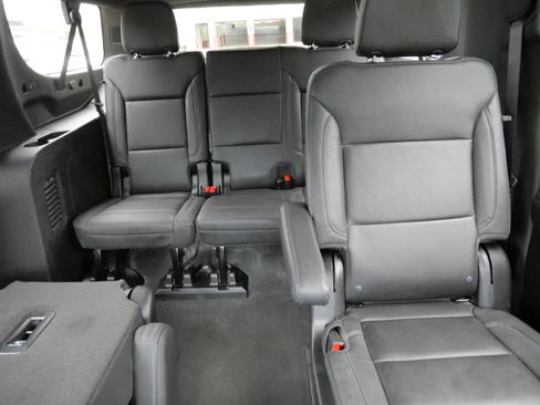 Used 2023 Chevrolet Suburban Z71 w/ Z71 Off-Road Package AWD/4WD image 13