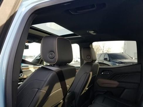 New 2026 GMC Canyon Denali image 15