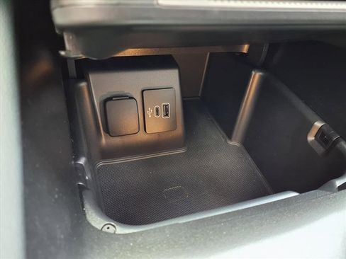 Used 2025 Ford Explorer ST image 13