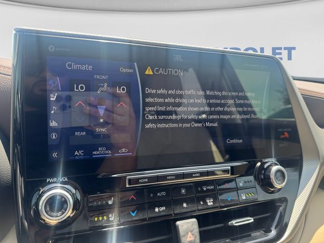 Used 2022 Toyota Highlander Platinum FWD image 15