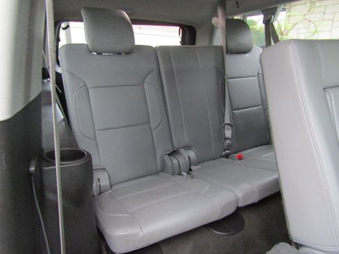 Used 2016 Chevrolet Suburban LT RWD image 15