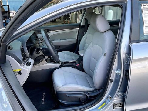 Used 2017 Hyundai Elantra SE FWD image 24