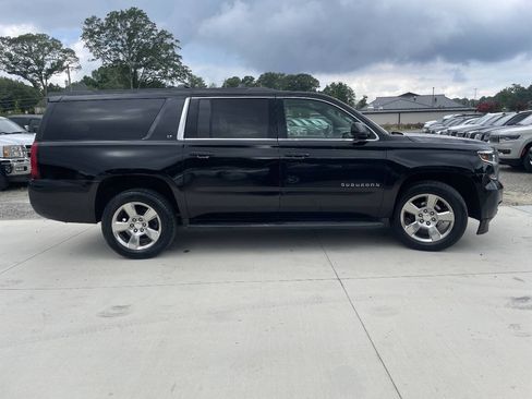 Used 2017 Chevrolet Suburban LT AWD/4WD image 7