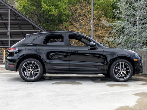 Certified 2026 Porsche Macan AWD/4WD image 12