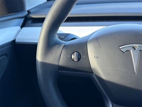 Used 2024 Tesla Model Y Long Range image 12