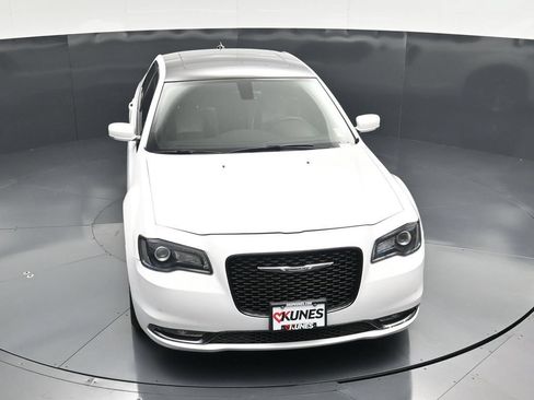Used 2015 Chrysler 300 S w/ 300S Premium Group RWD image 40