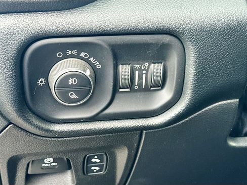 Used 2022 RAM 1500 Laramie AWD/4WD image 11