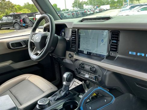 Certified 2022 Ford Bronco Wildtrak AWD/4WD image 19