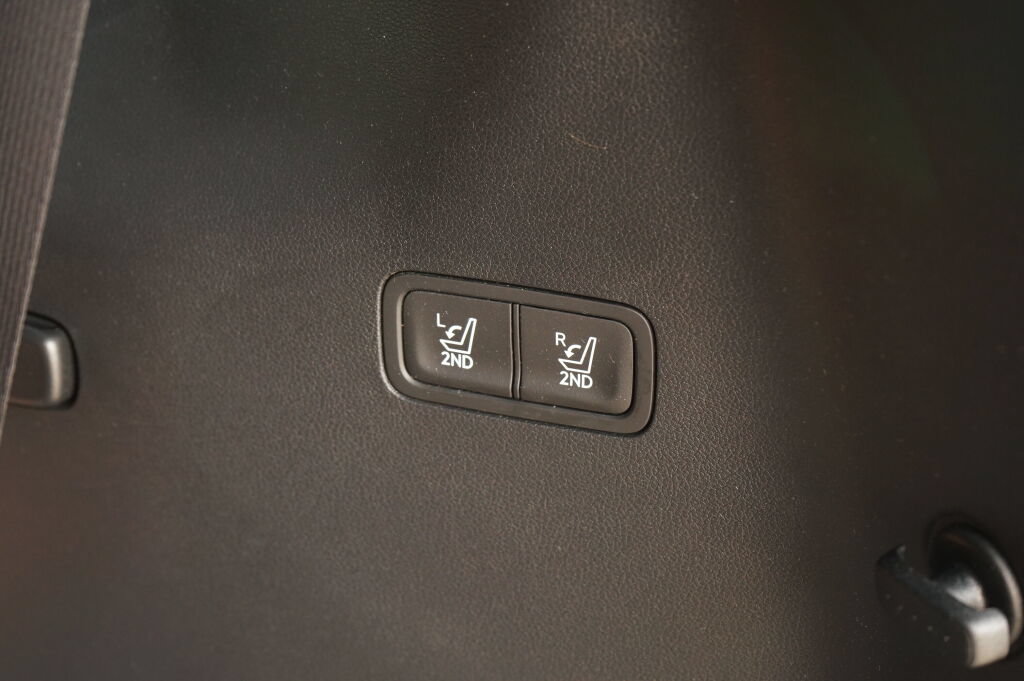 Certified 2024 Hyundai Santa Fe Limited AWD/4WD image 33