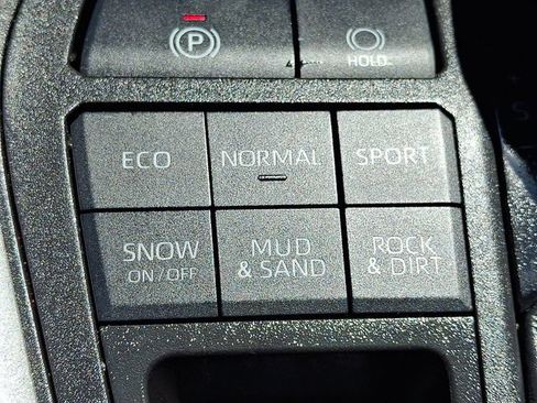 Used 2022 Toyota RAV4 XLE AWD/4WD image 24