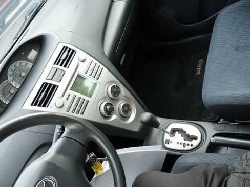 Used 2008 Toyota Yaris Sedan image 18