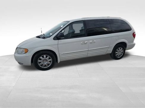 Used 2003 Chrysler Town & Country Limited image 8