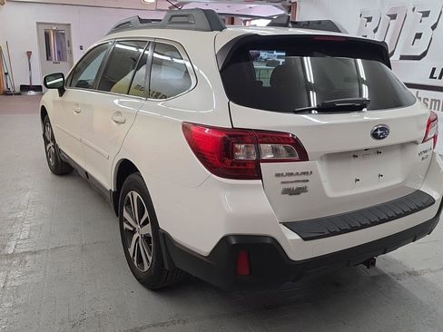 Used 2018 Subaru Outback 3.6R Limited w/ Popular Package #2 image 4