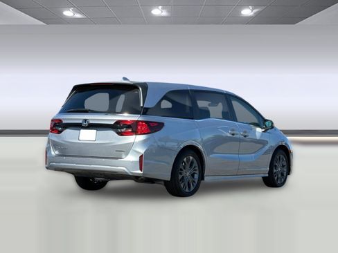 New 2026 Honda Odyssey Touring image 8
