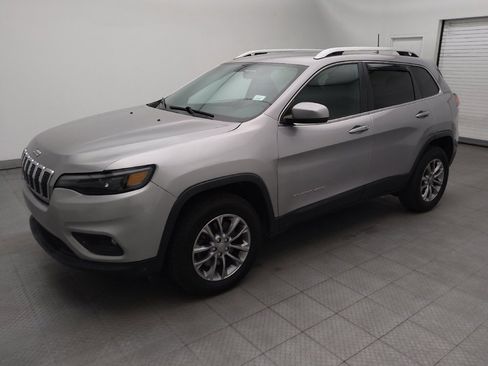 Used 2019 Jeep Cherokee Latitude Plus w/ Cold Weather Group AWD/4WD image 2