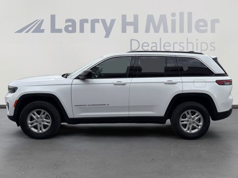 Used 2025 Jeep Grand Cherokee Laredo w/ Trailer Tow Package image 2