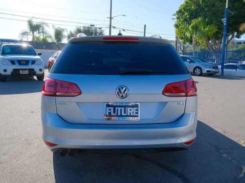 Used 2016 Volkswagen Golf SE FWD image 5