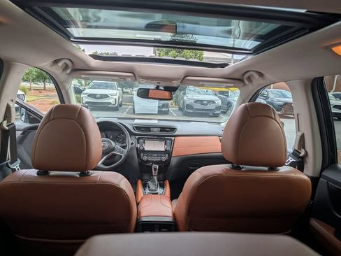 Used 2019 Nissan Rogue SL w/ Premium Package FWD image 8
