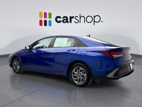 Used 2024 Hyundai Elantra SEL image 3