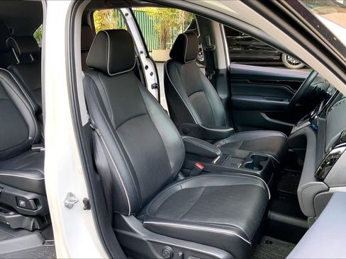 Used 2023 Honda Odyssey Elite image 8