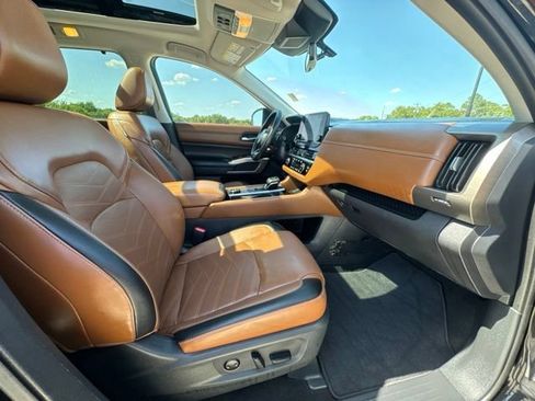 Used 2023 Nissan Pathfinder Platinum AWD/4WD image 9