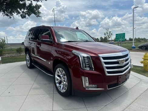 Used 2016 Cadillac Escalade Premium AWD/4WD image 3