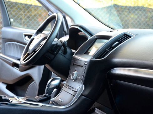 Used 2018 Ford Edge Sport w/ Technology Package image 15