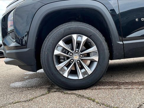Used 2026 Chevrolet Equinox LT FWD image 2