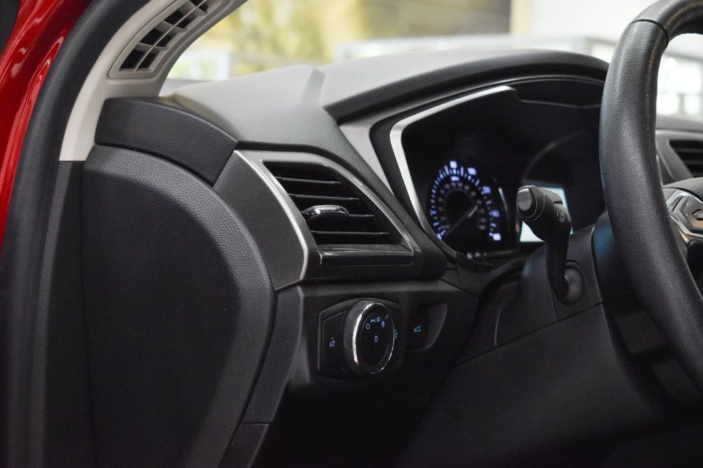 Used 2020 Ford Fusion SEL FWD image 18