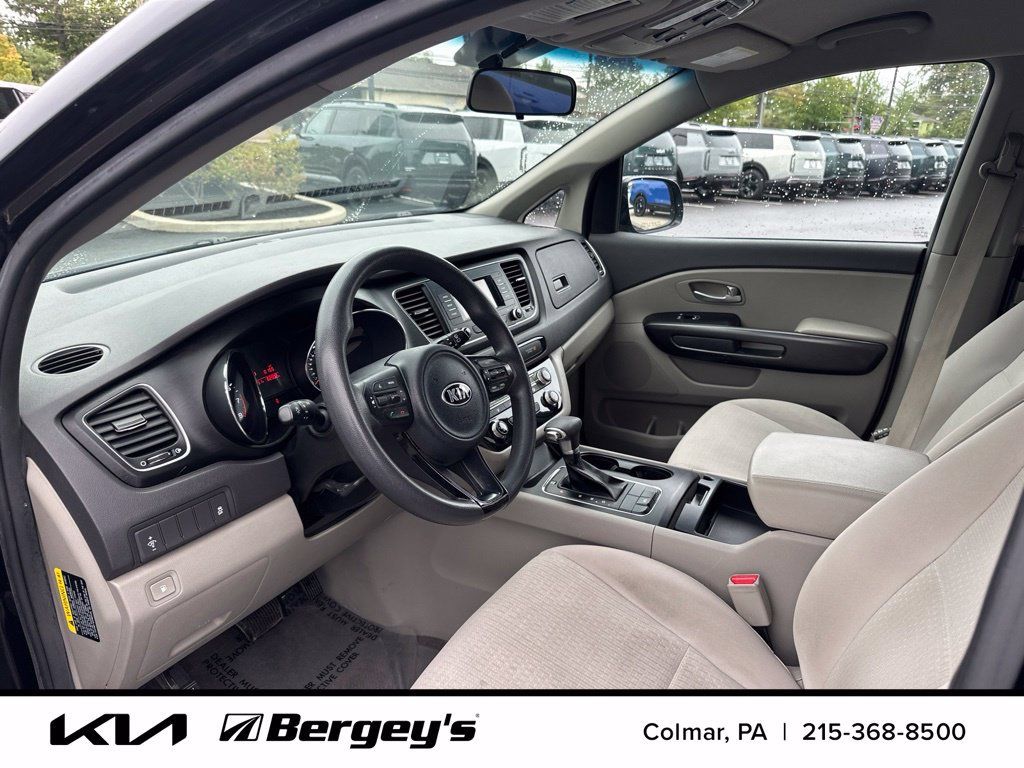 Used 2018 Kia Sedona LX FWD image 12