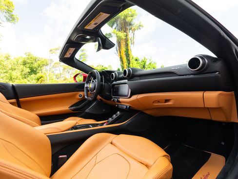 Used 2019 Ferrari Portofino RWD image 70