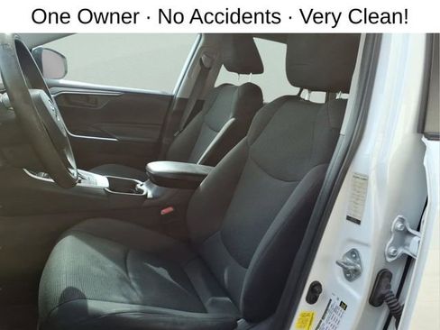 Used 2021 Toyota RAV4 LE image 12