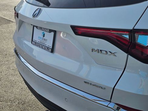 Used 2023 Acura MDX SH-AWD w/ Advance Package image 13