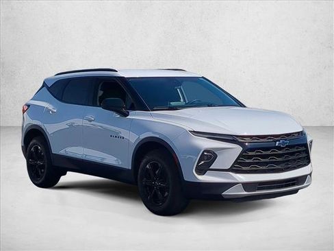 Used 2023 Chevrolet Blazer LT w/ Convenience Package FWD image 3