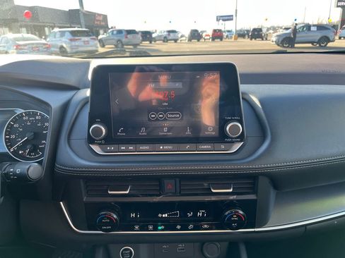 Used 2023 Nissan Rogue SV image 23