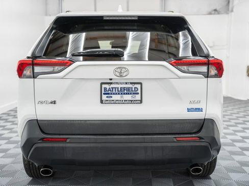 Used 2020 Toyota RAV4 XLE image 6