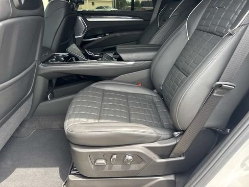 Used 2025 Cadillac Escalade V AWD/4WD image 16