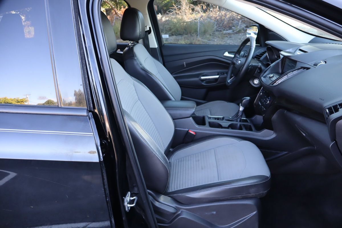 Used 2017 Ford Escape SE w/ Equipment Group 201A AWD/4WD image 22