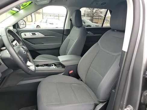 Used 2025 Ford Explorer Active AWD/4WD image 12