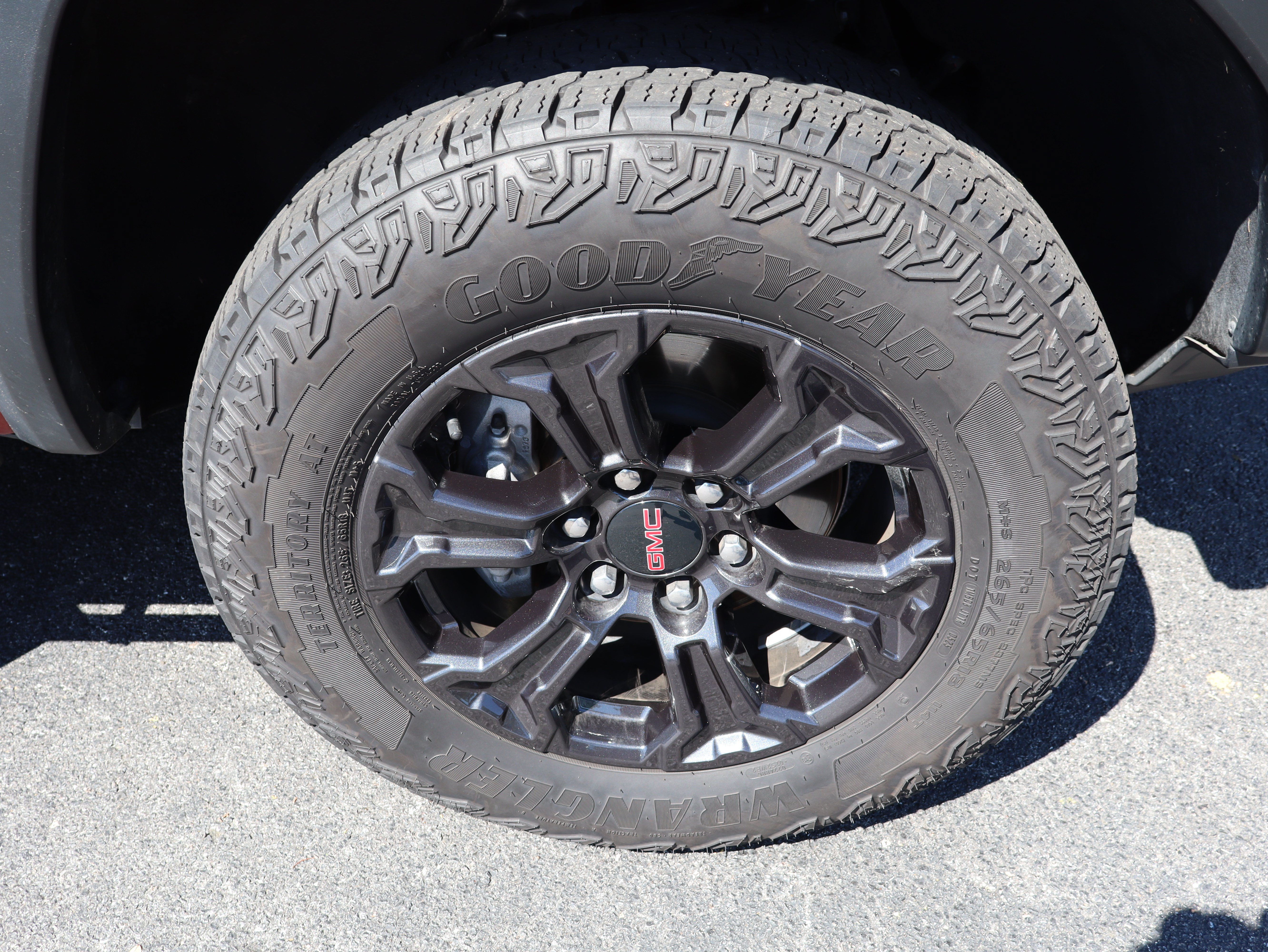 Used 2025 GMC Canyon Elevation w/ Convenience Package RWD image 14