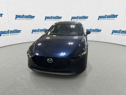 Used 2019 MAZDA MAZDA3 Hatchback w/ Preferred Package FWD image 3
