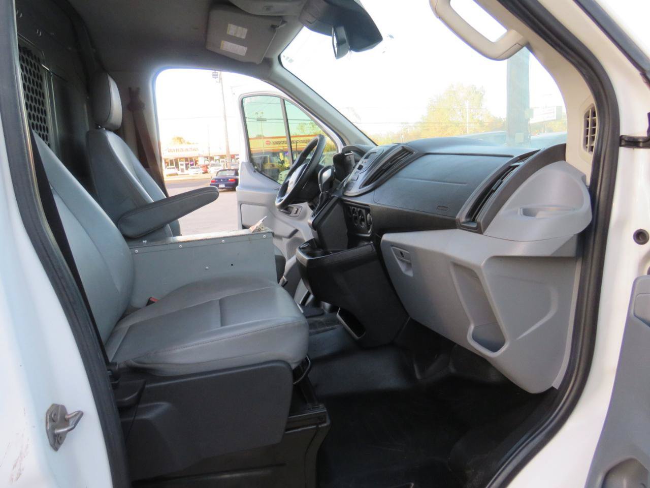 Used 2018 Ford Transit 250 130 Low Roof RWD image 15