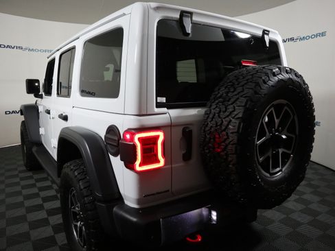 Used 2026 Jeep Wrangler Unlimited Rubicon w/ Safety Group AWD/4WD image 9