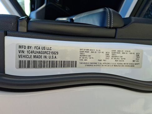 Certified 2024 Jeep Grand Cherokee Altitude AWD/4WD image 28