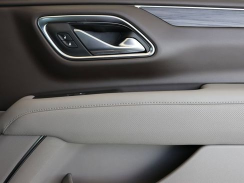 Used 2021 GMC Yukon XL SLT w/ SLT Premium Package image 42